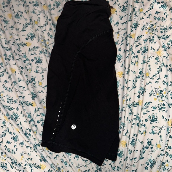 Lululemon black runner bike shorts with reflect and zip pocket - Picture 1 of 2
